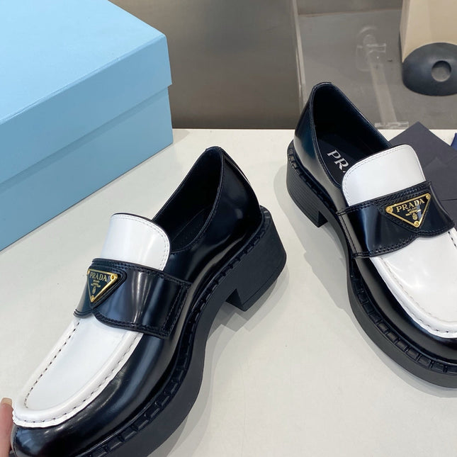 PRADA 26S LOAFERS IN BLACK AND WHITE CALFSKIN WITH LOGO