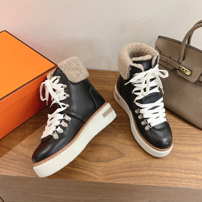 HM 26S SHEARLING HIKING BOOTS IN BLACK CALFSKIN