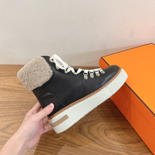 HM 26S SHEARLING HIKING BOOTS IN BLACK CALFSKIN