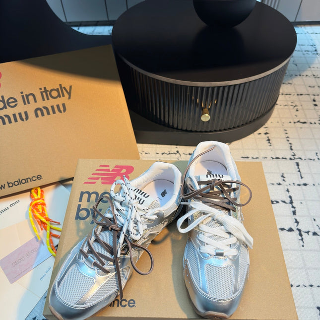 MIUMIU 26S RUNNING SNEAKERS IN SILVER CALFSKIN AND WHITE MESH RUBBER SOLE