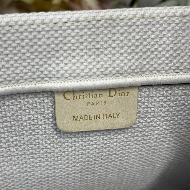 DIOR 26S BOOK TOTE BAG 42 IN WHITE EMBROIDERED LETTERING FABRIC