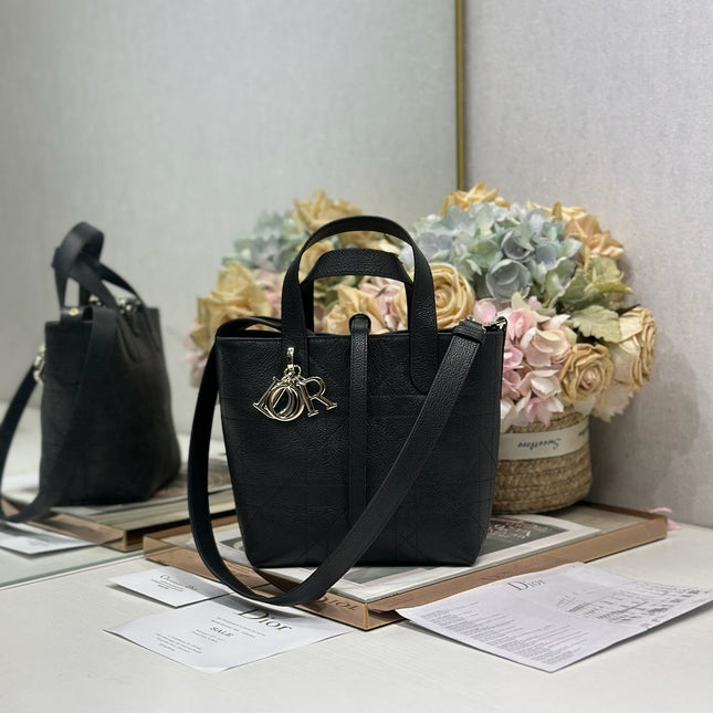 DIOR 26S TOUJOURS BAG 18 IN BLACK GRAINED CALFSKIN