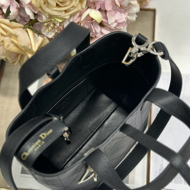 DIOR 26S TOUJOURS BAG 18 IN BLACK GRAINED CALFSKIN