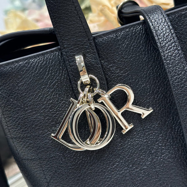 DIOR 26S TOUJOURS BAG 18 IN BLACK GRAINED CALFSKIN