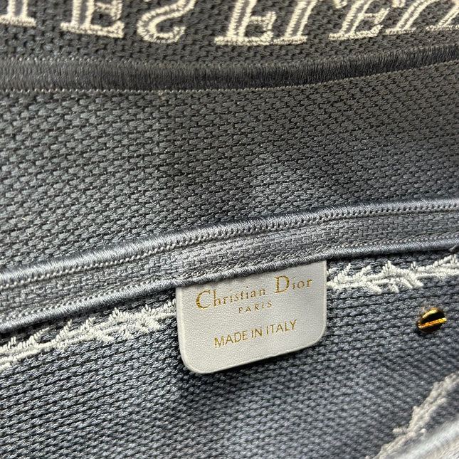 DIOR 26S SADDLE BAG 25 IN DARK BLUE AND WHITE EMBROIDERED JACQUARD