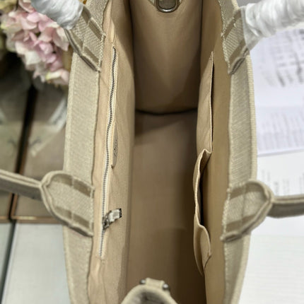 DIOR 26S LARGE BOOK TOTE 42 IN BEIGE WOVEN FABRIC