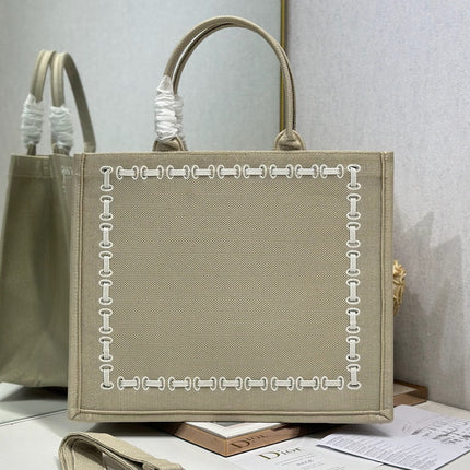 DIOR 26S LARGE BOOK TOTE 42 IN BEIGE WOVEN FABRIC