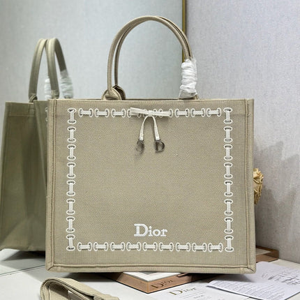 DIOR 26S LARGE BOOK TOTE 42 IN BEIGE WOVEN FABRIC