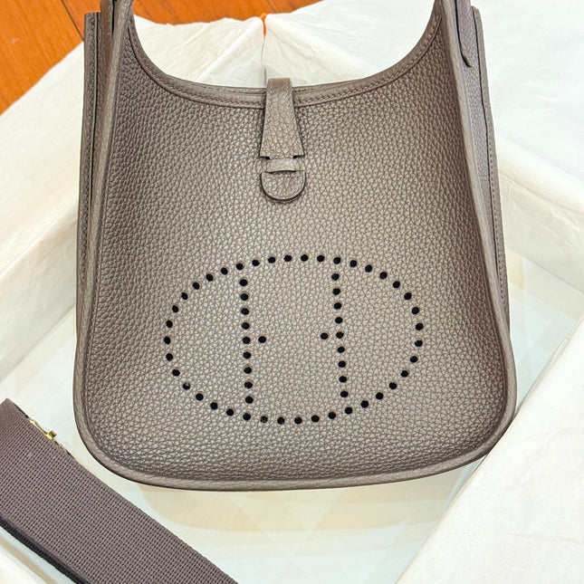 HM 26S EVELYNE BAG 23MM IN DARK BROWN GRAINED CALFSKIN