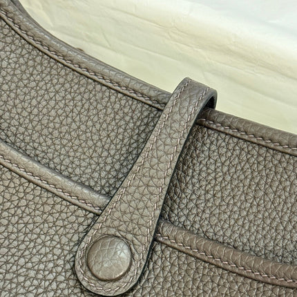 HM 26S EVELYNE BAG 23MM IN DARK BROWN GRAINED CALFSKIN