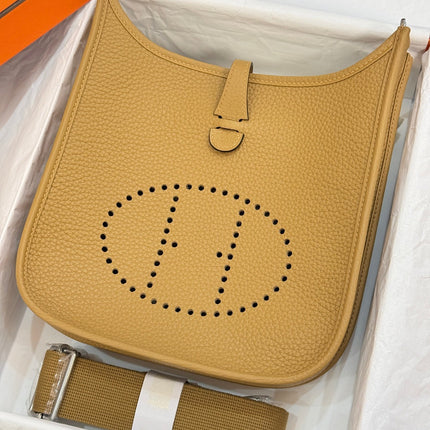 HM 26S EVELYNE BAG 23MM IN GOLDEN BROWN GRAINED CALFSKIN