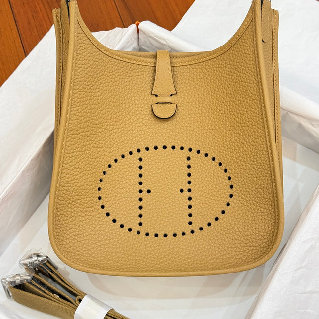 HM 26S EVELYNE BAG 23CM IN GOLDEN BROWN GRAINED CALFSKIN