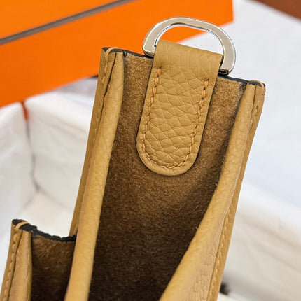 HM 26S EVELYNE BAG 23MM IN GOLDEN BROWN GRAINED CALFSKIN