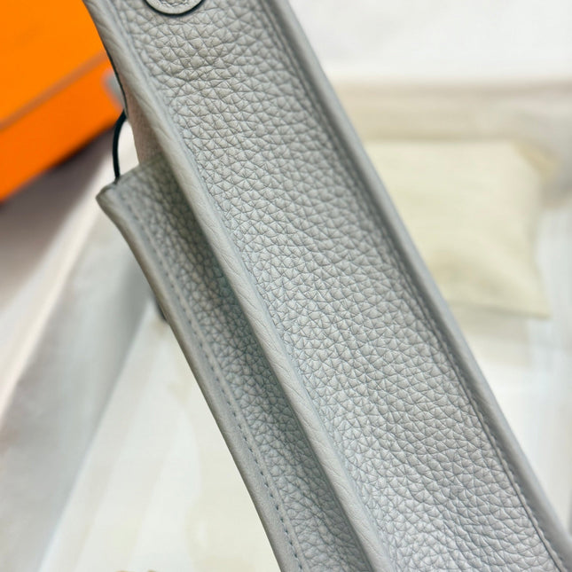 HM 26S EVELYNE BAG 23CM IN LIGHT GRAY GRAINED CALFSKIN