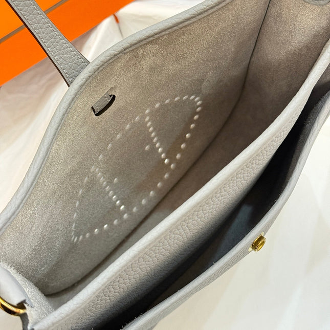 HM 26S EVELYNE BAG 23MM IN LIGHT GRAY GRAINED CALFSKIN