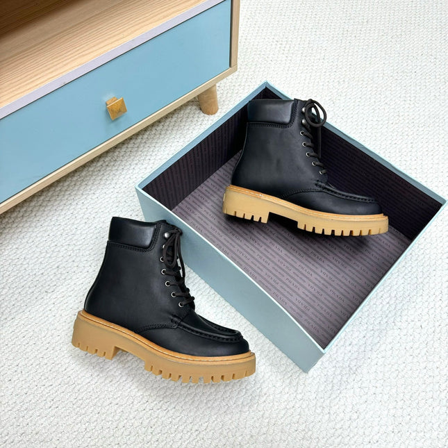 PRADA 25S LACE-UP ANKLE BOOTS IN BLACK CALFSKIN