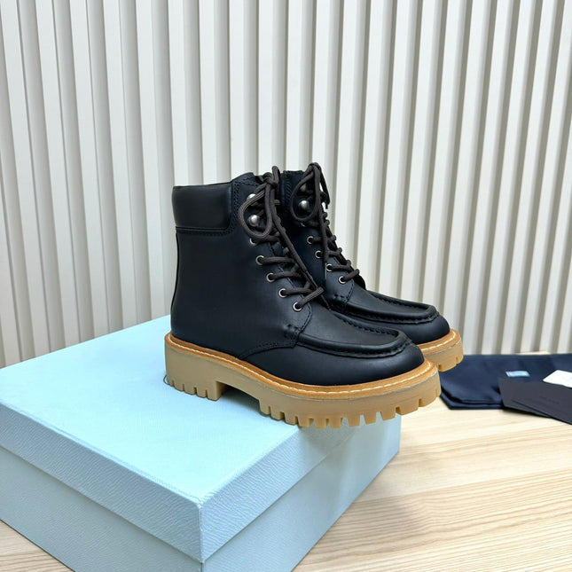 PRADA 25S LACE-UP ANKLE BOOTS IN BLACK CALFSKIN
