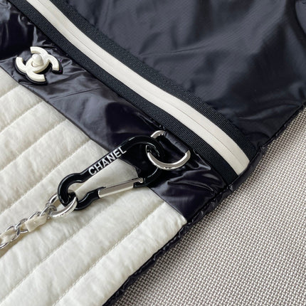 CHANEL 26S DRAWSTRING BACKPACK 44 IN BLACK AND WHITE NYLON GOLD HARDWARE