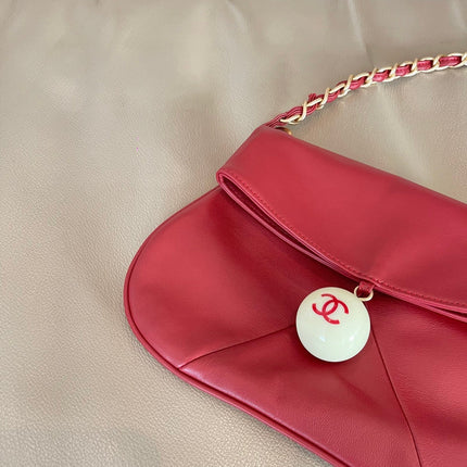CHANEL 26S SHOULDER BAG 23 IN RED LAMBSKIN GOLD HARDWARE WITH PEARL
