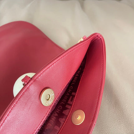 CHANEL 26S SHOULDER BAG 23 IN RED LAMBSKIN GOLD HARDWARE WITH PEARL