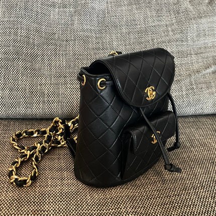 CHANEL 26S BACKPACK WITH FRONT POCKET 21 IN BLACK QUILTED LAMBSKIN GOLD HARDWARE