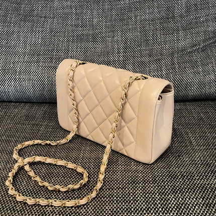 CHANEL 26S FLAP SHOULDER BAG 22 IN BEIGE QUILTED LAMBSKIN GOLD HARDWARE