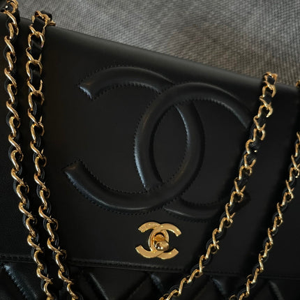 CHANEL 26S LARGE CC LOGO FLAP SHOULDER BAG 33 IN BLACK LAMBSKIN GOLD HARDWARE