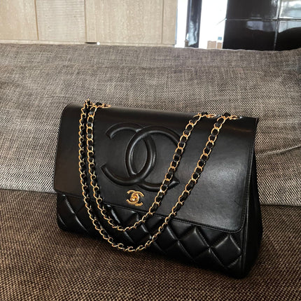 CHANEL 26S LARGE CC LOGO FLAP SHOULDER BAG 33 IN BLACK LAMBSKIN GOLD HARDWARE