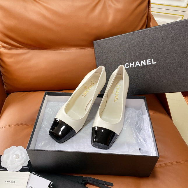 CHANEL 26S HIGH-HEEL 90 MM IN BLACK AND WHITE LAMBSKIN