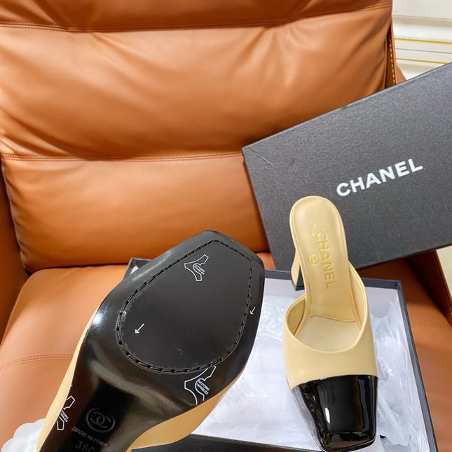 CHANEL 26S HIGH-HEEL MULES 90 MM IN BLACK AND BEIGE LAMBSKIN