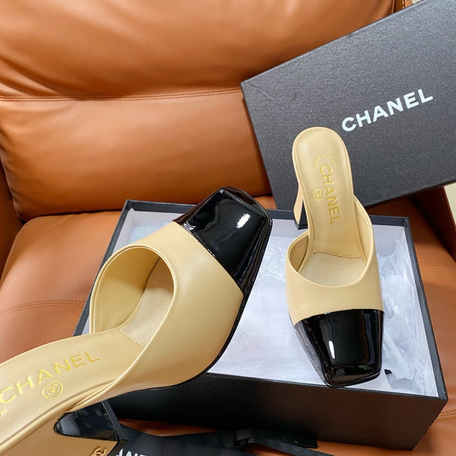 CHANEL 26S HIGH-HEEL MULES 90 MM IN BLACK AND BEIGE LAMBSKIN
