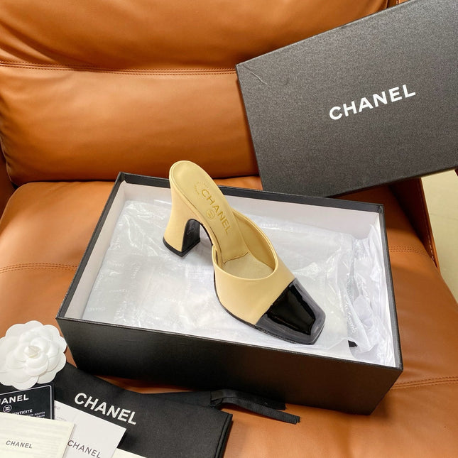 CHANEL 26S HIGH-HEEL MULES 90 MM IN BLACK AND BEIGE LAMBSKIN