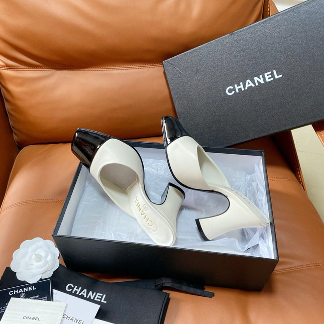 CHANEL 26S HIGH-HEEL MULES 90 MM IN BLACK AND WHITE LAMBSKIN