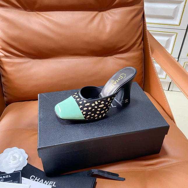 CHANEL 26S HIGH-HEEL MULES 90 MM IN PASTEL MINT GREEN LAMBSKIN AND LEOPARD PRINT PONY HAIR
