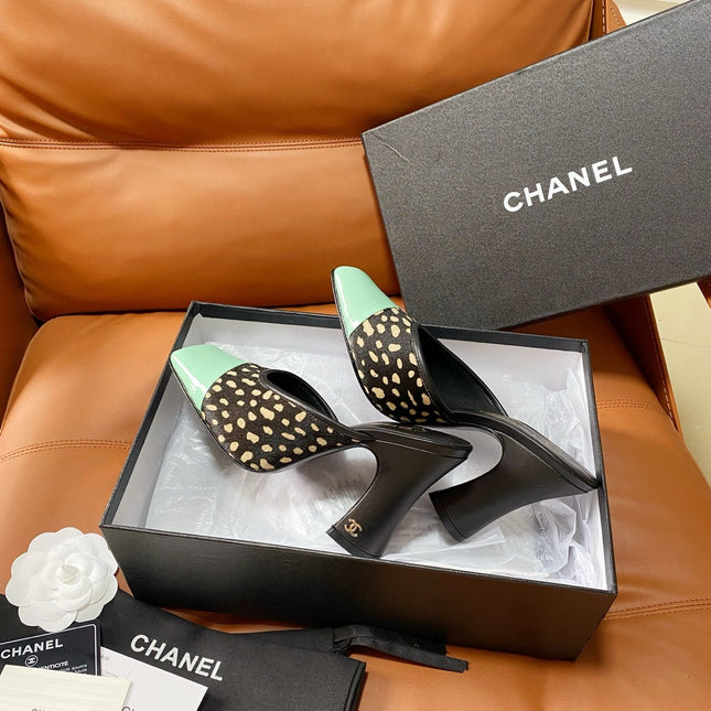 CHANEL 26S HIGH-HEEL MULES 90 MM IN PASTEL MINT GREEN LAMBSKIN AND LEOPARD PRINT PONY HAIR