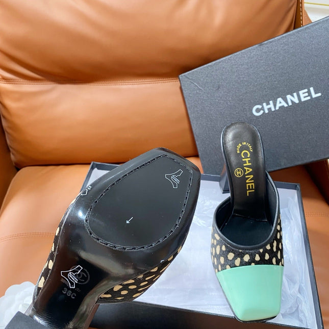 CHANEL 26S HIGH-HEEL MULES 90 MM IN PASTEL MINT GREEN LAMBSKIN AND LEOPARD PRINT PONY HAIR