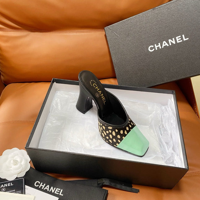 CHANEL 26S HIGH-HEEL MULES 90 MM IN PASTEL MINT GREEN LAMBSKIN AND LEOPARD PRINT PONY HAIR