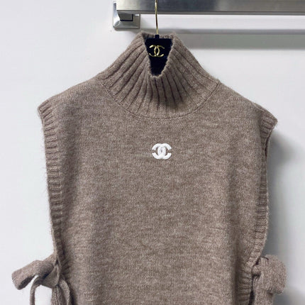 CHANEL 26S TURTLENECK TIE-SIDE KNIT VEST 1633