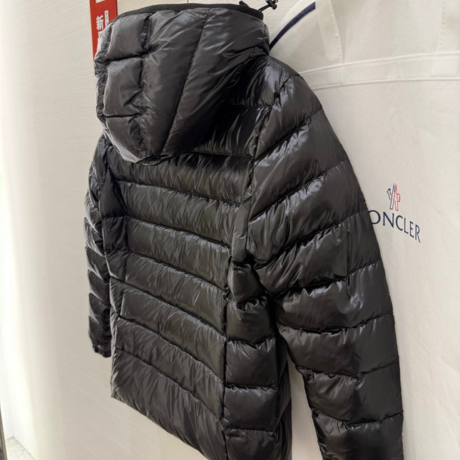 MONCLER 25S SHORT DOWN JACKET 326