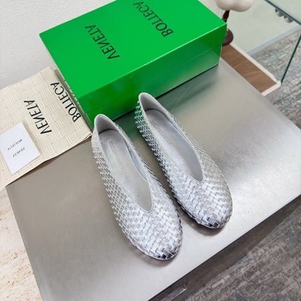 BOTTEGA VENETA 26S BALLET FLATS IN SILVER WOVEN LAMBSKIN