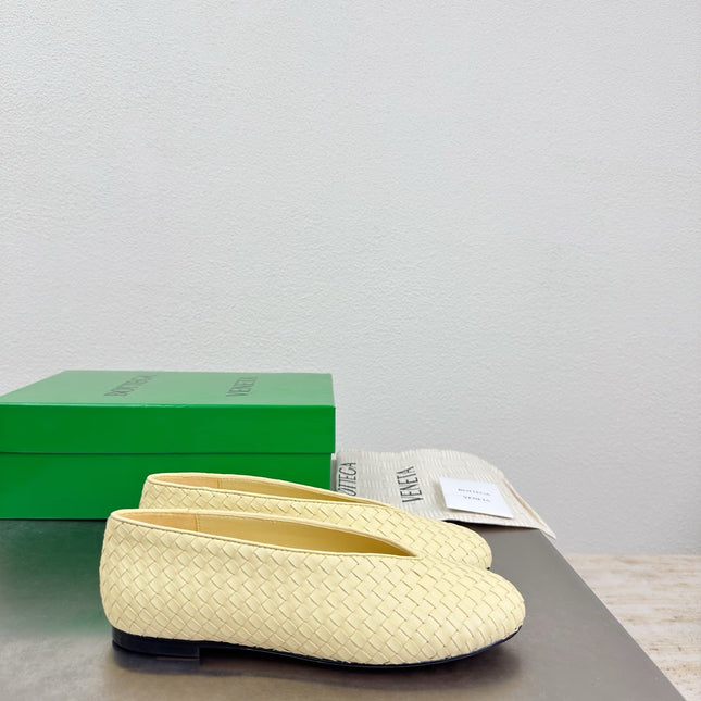 BOTTEGA VENETA 26S BALLET FLATS IN LIGHT YELLOW WOVEN LAMBSKIN