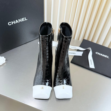 CHANEL 26S ZIPPER BOOTS 75 MM IN BLACK PATENT LEATHER CROCODILE EMBOSSED AND WHITE CALFSKIN