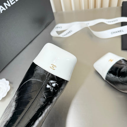 CHANEL 26S ZIPPER BOOTS 75 MM IN BLACK PATENT LEATHER CROCODILE EMBOSSED AND WHITE CALFSKIN
