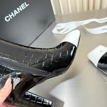 CHANEL 26S ZIPPER BOOTS 75 MM IN BLACK PATENT LEATHER CROCODILE EMBOSSED AND WHITE CALFSKIN