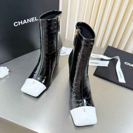 CHANEL 26S ZIPPER BOOTS 75 MM IN BLACK PATENT LEATHER CROCODILE EMBOSSED AND WHITE CALFSKIN