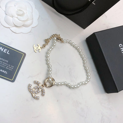 CHANEL 26S CHANEL CC LOGO PEARL BEADED NECKLACE WITH CHARM DETAIL IN GOLD METAL 633323