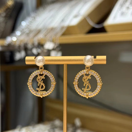 YSL 26S PEARL CIRCLE LOGO DROP EARRINGS IN GOLD TONE METAL WITH CRYSTALS 620547