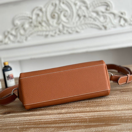 HM 25S KELLY MESSENGER 25 CM IN CARAMEL BROWN TOGO WITH SILVER HARDWARE