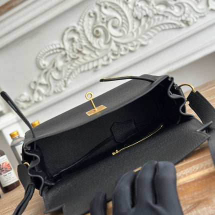 HM 25S KELLY MESSENGER 25 CM IN BLACK TOGO WITH GOLD HARDWARE