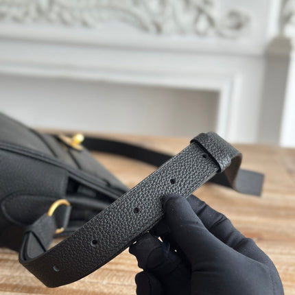 HM 25S KELLY MESSENGER 25 CM IN BLACK TOGO WITH GOLD HARDWARE